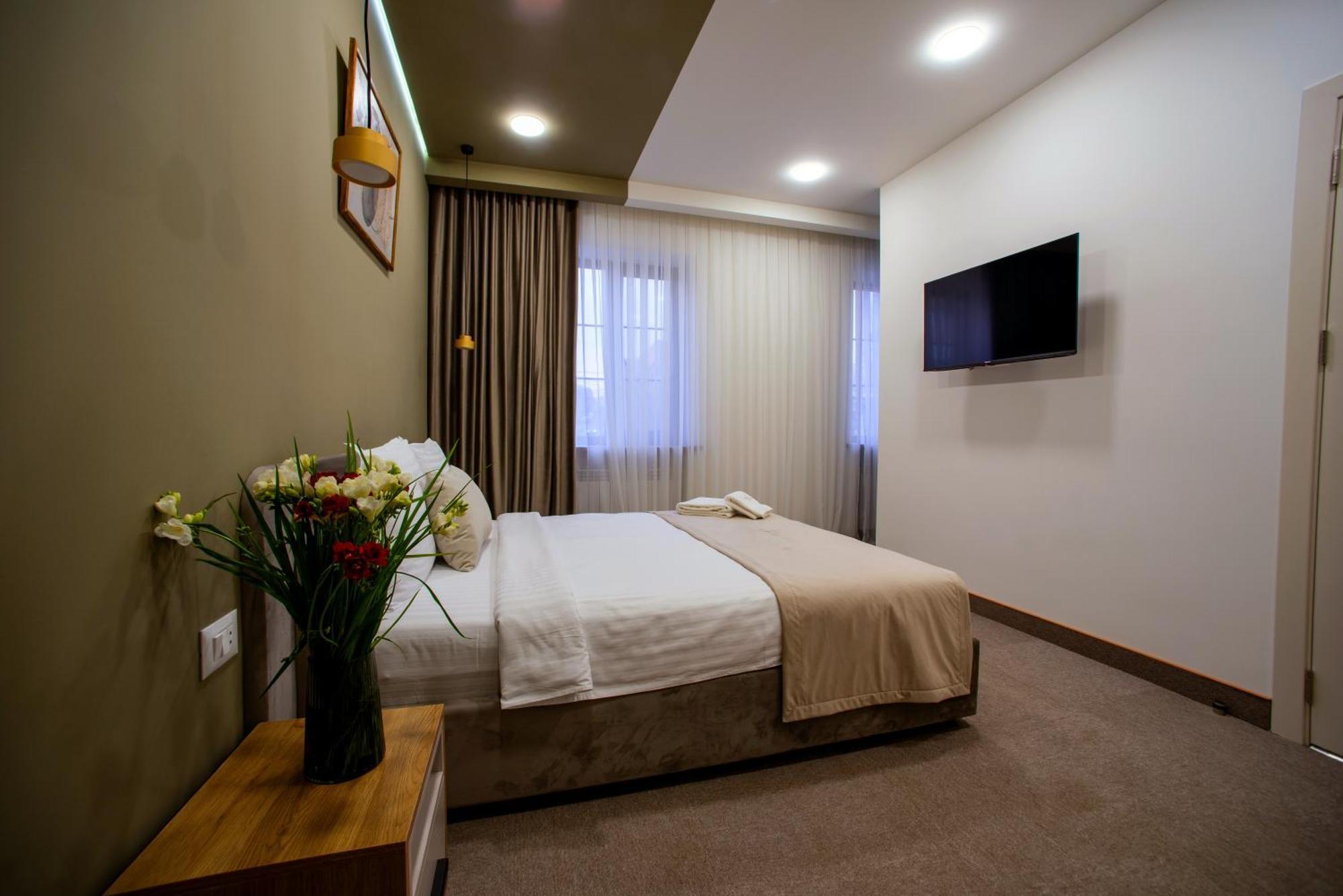 The House Hotel Erevan Esterno foto