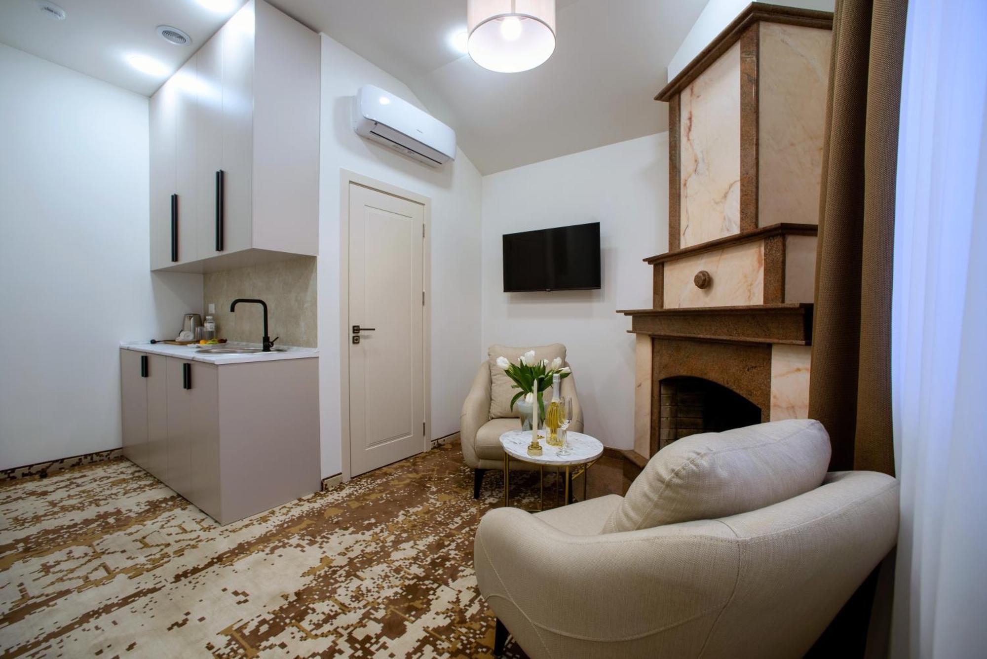 The House Hotel Erevan Esterno foto