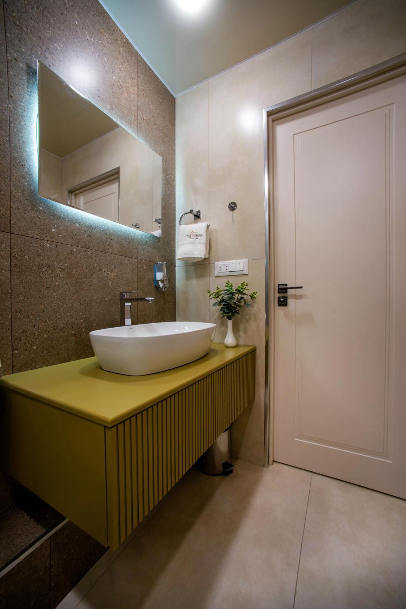The House Hotel Erevan Esterno foto
